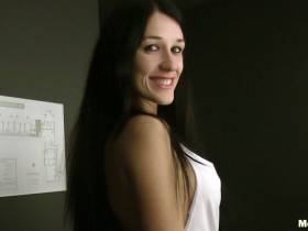 Vorschaubild vom Privatporno mit dem Titel "Spermageil im Kempinski Fahrstuhl" von MeliDeluxe