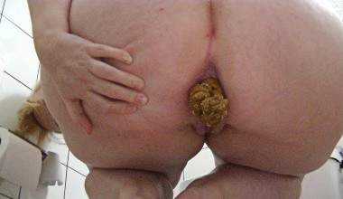 Knie für dich und Scheisse mega Riesenwurst