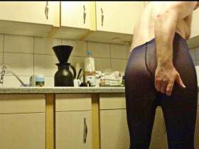 Kaffee kochen in Blauer Strumpfhose 2 ** FAN Video 5 **