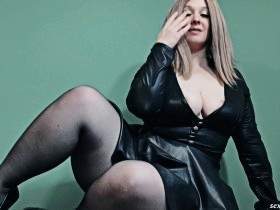 Gesturing and snapping his fingers - a wank for you