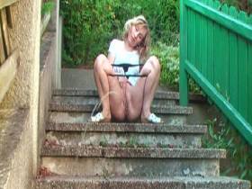 Vorschaubild vom Privatporno mit dem Titel "Skandal: Öffentlich extrem abgepisst!" von heisse-luda