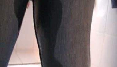 Das erste Mal in meine Jeans gepisst