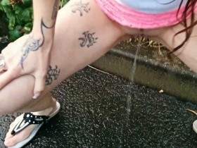 Vorschaubild vom Privatporno mit dem Titel "Die Strassenpisserin" von AdrienneKiss