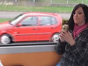 2Girls PUBLIC wichsen in der Bahn