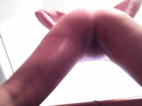 Vorschaubild vom Privatporno mit dem Titel "Nylon Fotze von unten" von EvilBitch