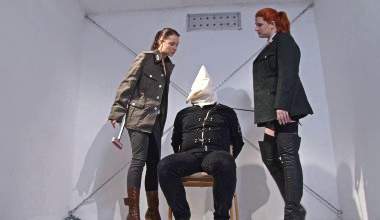dominate Stief-Schwestern im Dienst