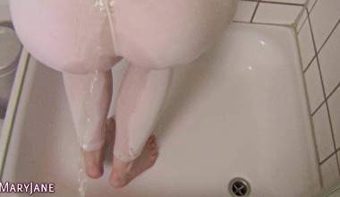 Ein- und angepisst in Leggings  