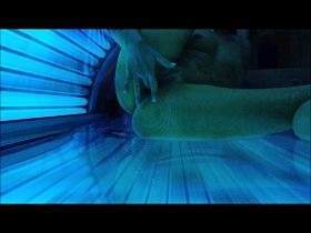 Vorschaubild vom Privatporno mit dem Titel "Geil im Solarium" von DirtyJulie