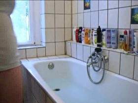 Rasieren in der Badewanne