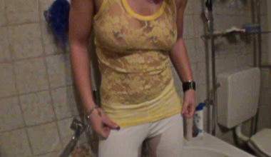 NS in weißer leggins