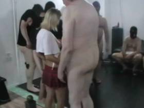 Vorschaubild vom Privatporno mit dem Titel "Mein erster GangBang AO,Teil 1" von jungesgemuese18