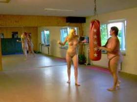 Vorschaubild vom Privatporno mit dem Titel "Im Fitnessstudio mit meiner blonden Freundin...." von annadevot