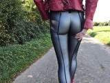 Buttocks in leggings with seam