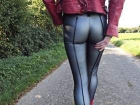 Po in Leggings mit Naht