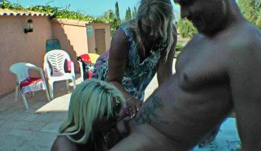 Ohne Gummi 2 Milfs gefickt!