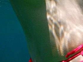 POV: Unterwasser Finger in Po und Pussy gefingert