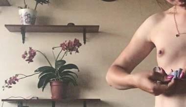 Beautiful Suzy shits on the table