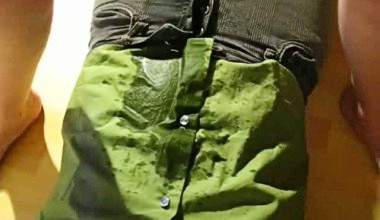 Minderwertigen Sklaven vollgepisst