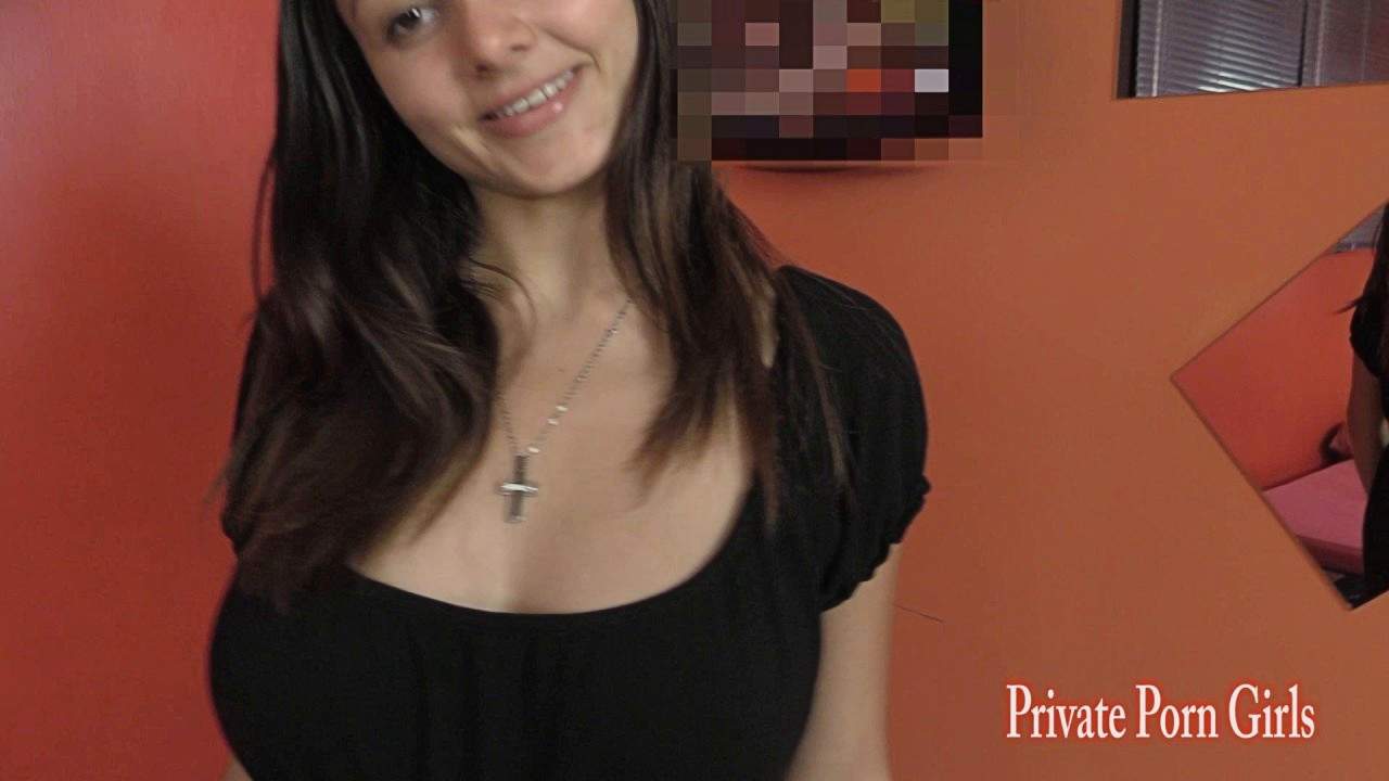 PrivateGirls Perverse Spiele mit Studentin Lilly 18 Teil 1 von 2 