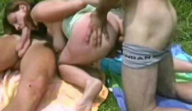 Outdoor dreier anal und kehlenfick