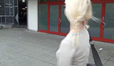 Public Fick im Laden ohne Gummi! Mega Cumshot!