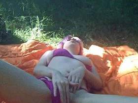 Vorschaubild vom Privatporno mit dem Titel "Camping: Eigentlich wollte ich mich in Ruhe Fingern :-)" von Steffi4U