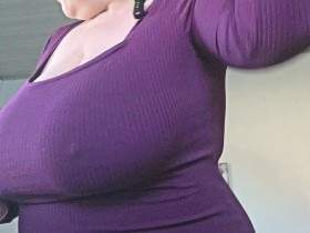 Close-up breasts – pure swinging alert!