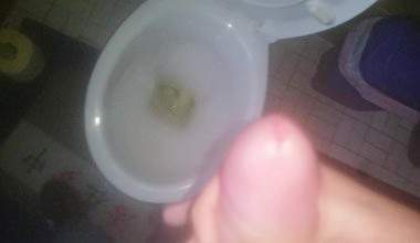 Kumpel wichst auf meine pisse!