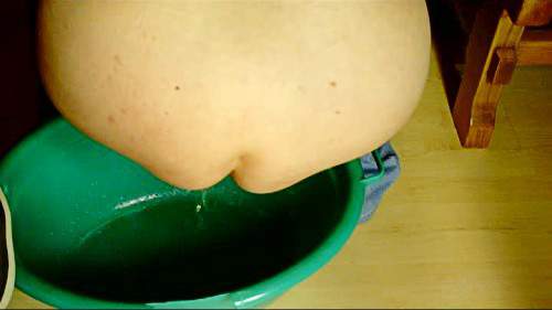 Wäschewannen Piss mit Furz