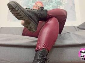 Lick my dirty boots, loser!