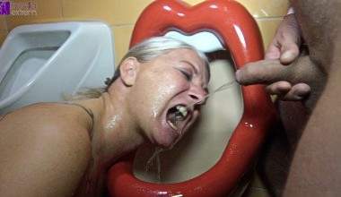 Perverse Männerhorde benutzte mich als Lebende Toilette auf einem öffentlichen Herrenklo! Full Movie