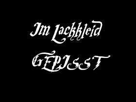 Im Lackkleid gepisst