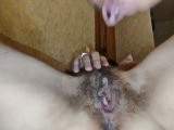 Haarige Pussy mastur****en und lecken