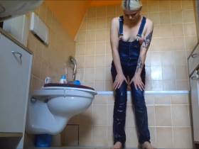Jeans dungarees with pee