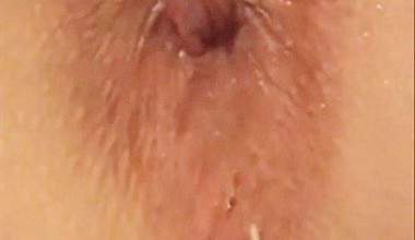 Made rausgekackt und dabei gepisst