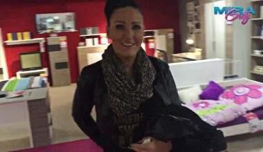 Spermawalk im Möbelhaus!