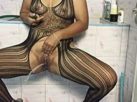 Vorschaubild vom Privatporno mit dem Titel "Beim abpissen erwischt! Megastrahl an der Roten Flora!" von sexynoy