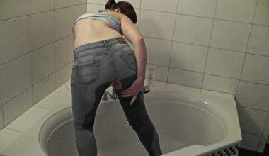PISSPARTY | VON OBEN UND UNTEN VOLLGEPISST