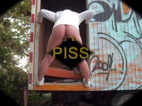 CONTAINER-PISS