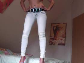 Vorschaubild vom Privatporno mit dem Titel "Sexy Jeans und Heels" von nylon_schlampe