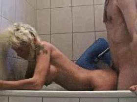 Vorschaubild vom Privatporno mit dem Titel "Badewannen Quicky" von HotTamara