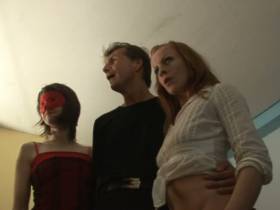 Vorschaubild vom Privatporno mit dem Titel "Teenyschlampen machen die beine breit" von pornorama-tv