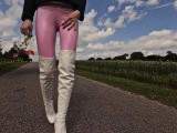 Pink leggings and old overknees