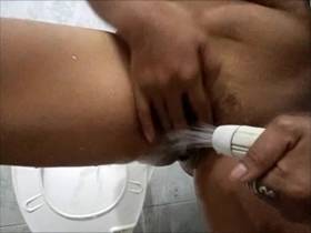 Vorschaubild vom Privatporno mit dem Titel "Die Muschi geduscht" von Thai4you