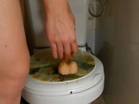 fuck and squirt on toilet bowl