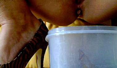 High Heels Schiss für Kunden in Tupperbox