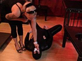 Vorschaubild vom Privatporno mit dem Titel "Volltoilette KV & NS" von Herrin-Jessy-Hamburg