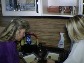 Vorschaubild vom Privatporno mit dem Titel "Die geile Suppe aus frischer Pisse" von diegeileanita