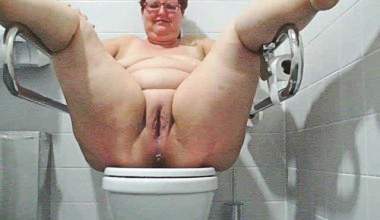 Ins Hotelklo gekackt und gepisst