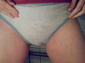 Vorschaubild vom Privatporno mit dem Titel "Drei mal ins Höschen gepinkelt :-)" von Steffi4U